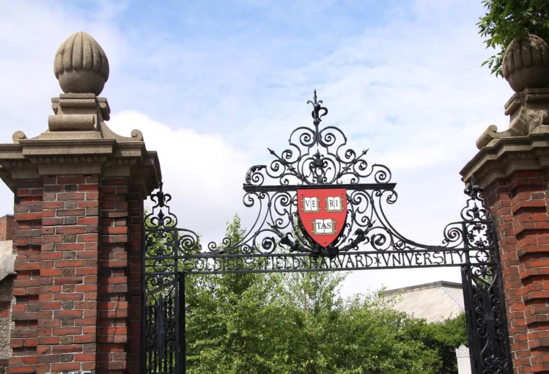 哈佛大学是美国最早的私立大学之一.jpg