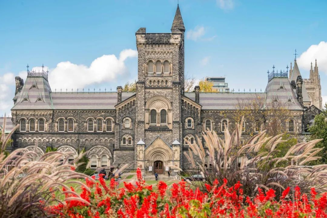 多伦多大学承袭了英国牛津剑桥大学的传统，实行学院制（college）.jpg
